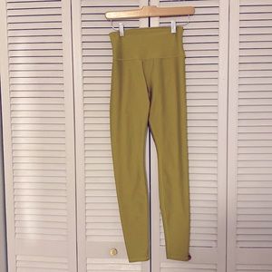 Alo yoga pants, size small